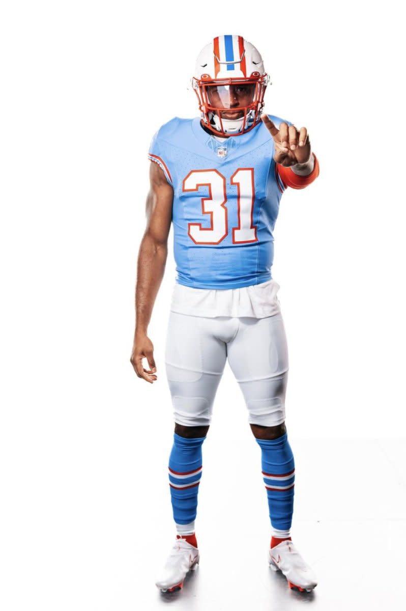 Tennessee Titans unveil throwback Oilers uniforms