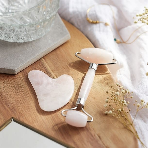 Coffret roll on et Gua Sha en quartz rose