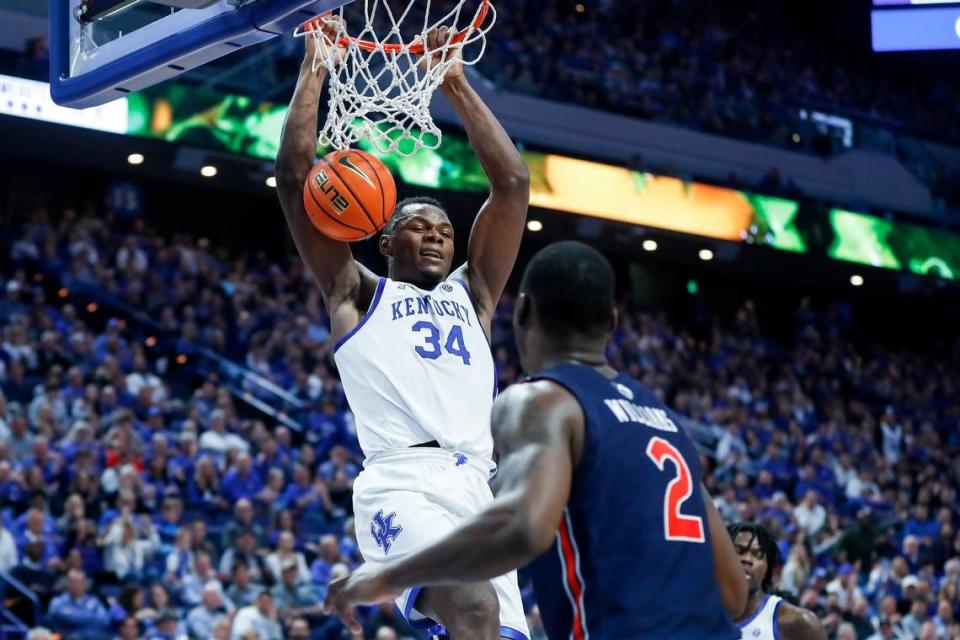 Kentucky star Oscar Tshiebwe (34) had a double-double, 22 points and 17 rebounds, to lead the Wildcats to an 86-54 pasting of Auburn last season at Rupp Arena.