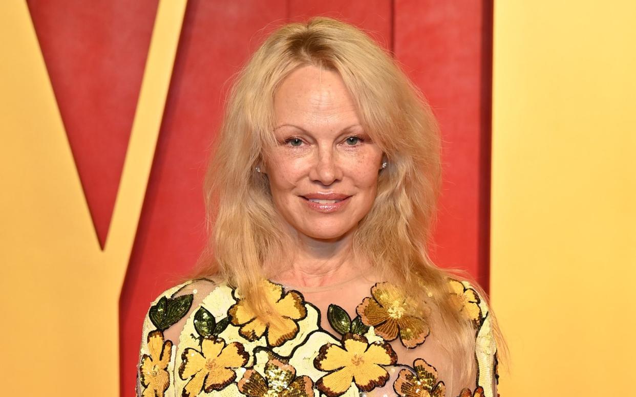 Im Film-Remake von "Die nackte Kanone" wagt sich Pamela Anderson zurück auf die Kinoleinwand. (Bild: Getty Images and Vanity Fair / Jon Kopaloff)