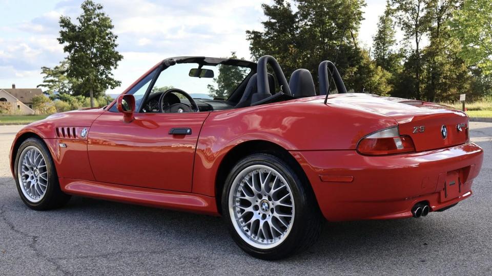 2000 bmw z3 2 point 8 5 speed rear with the top down