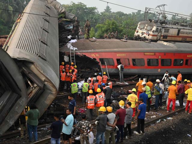 ओडिशा ट्रेन एक्सीडेंट : लाशों के ढेर से लेकर अस्पतालों में…, जिंदा होने की उम्मीद… Odisha Train Accident: From heaps of dead bodies to hospitals…, hope to be alive…