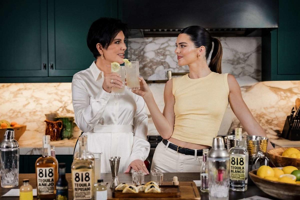 Watch Kendall Jenner Make 818 Tequila Drinks with ‘Cocktail Queen’ Kris ...