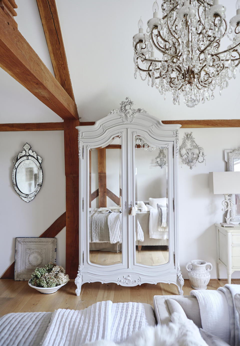 34. CHOOSE A FULL-LENGTH MIRROR THAT REFLECTS COUNTRY CHARM