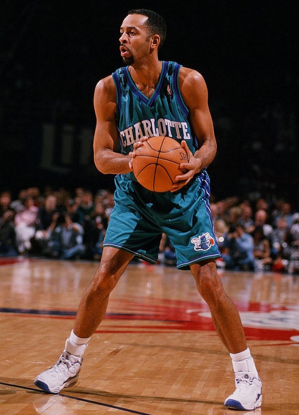 Dell Curry #30 of the Charlotte Hornets looks for an open pass during the game against the Houston Rockets on December 29, 1997 at the Compaq Center in Houston, Texas