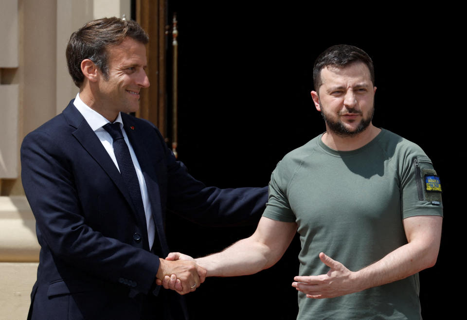 Ukrainian President Volodymyr Zelenskiy with French President Emmanuel Macron