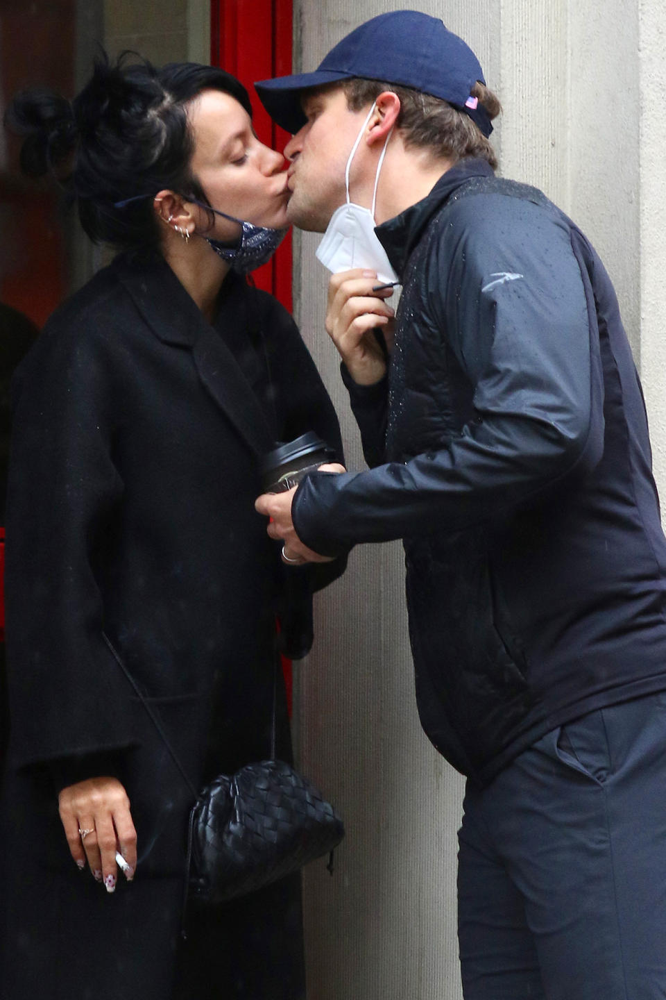 <p>Lily Allen and husband David Harbour took their face masks down briefly to share a kiss in New York City.</p>