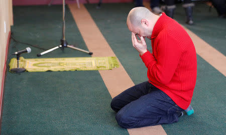 A man cries while he prays at the Quebec Islamic Cultural Centre in Quebec City, February 1, 2017. REUTERS/Mathieu Belanger