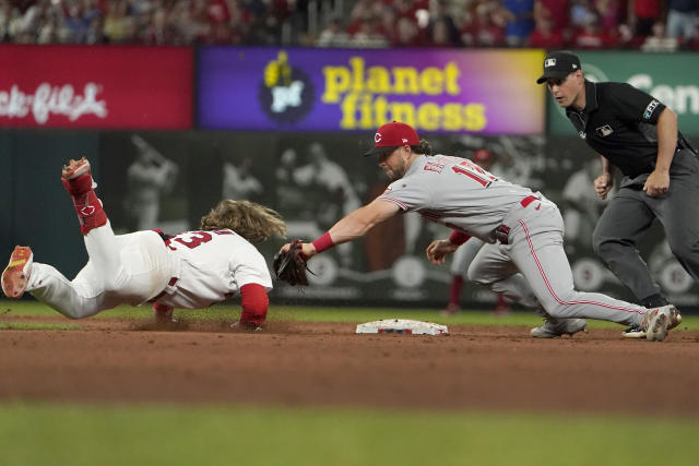 Cards reliever, rookie manager get heated on mound in win