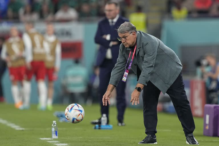 Gerardo Martino se mostró sorprendido por el traspié argentino en el estreno; el rosarino dirige a un equipo, México, que puede eliminar a la selección celeste y blanca.