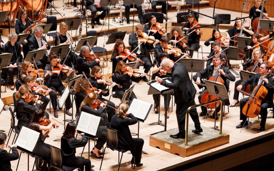  Thomas Adès conducts the London Philharmonic Orchestra - Handout