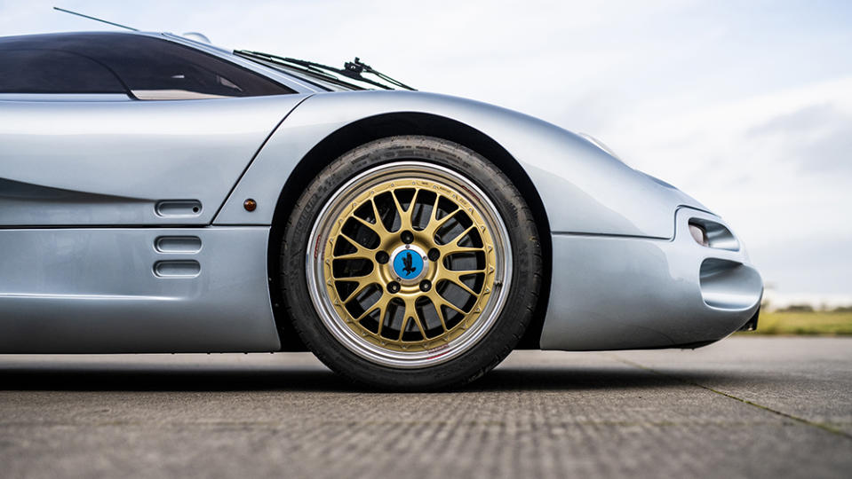 Isdera Commendatore 112i