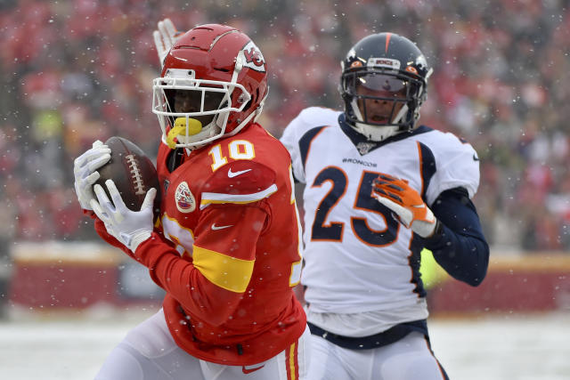 Chiefs roll to 23-3 victory over Broncos at snowy Arrowhead - The