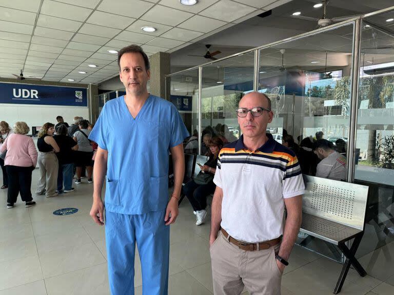 Javier Mellis (izq), director del Hospital Abete de Malvinas Argentinas, confirmó junto a Marcelo Arias, subsecretario de Salud del municipio, que los casos de dengue están superando exponencialmente a los de la epidemia del año pasado