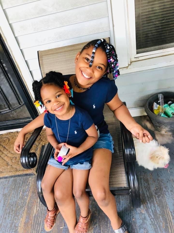 Ta'Niyla Parker and her sister pose for a photo.