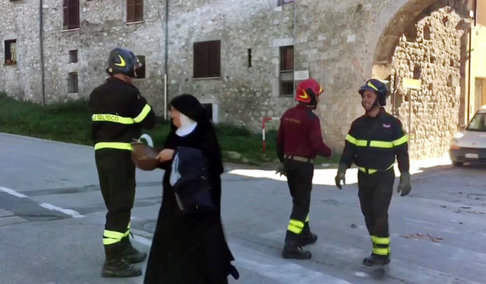 New earthquake rocks Italy, flattens historic basilica