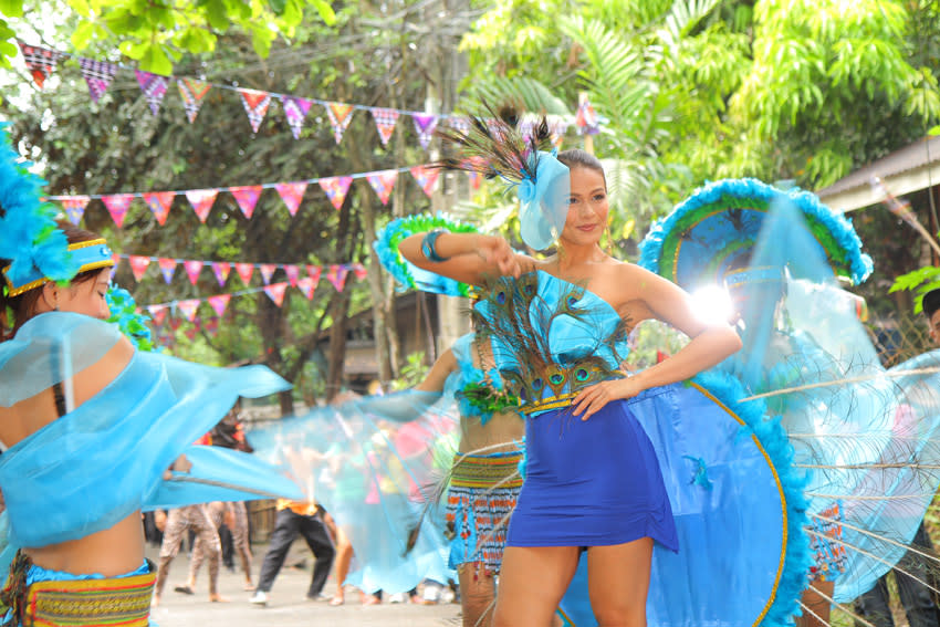 Kapamilya actress Iza Calzado showing her dance moves for the summer station ID. (photo courtesy of ABS-CBN)