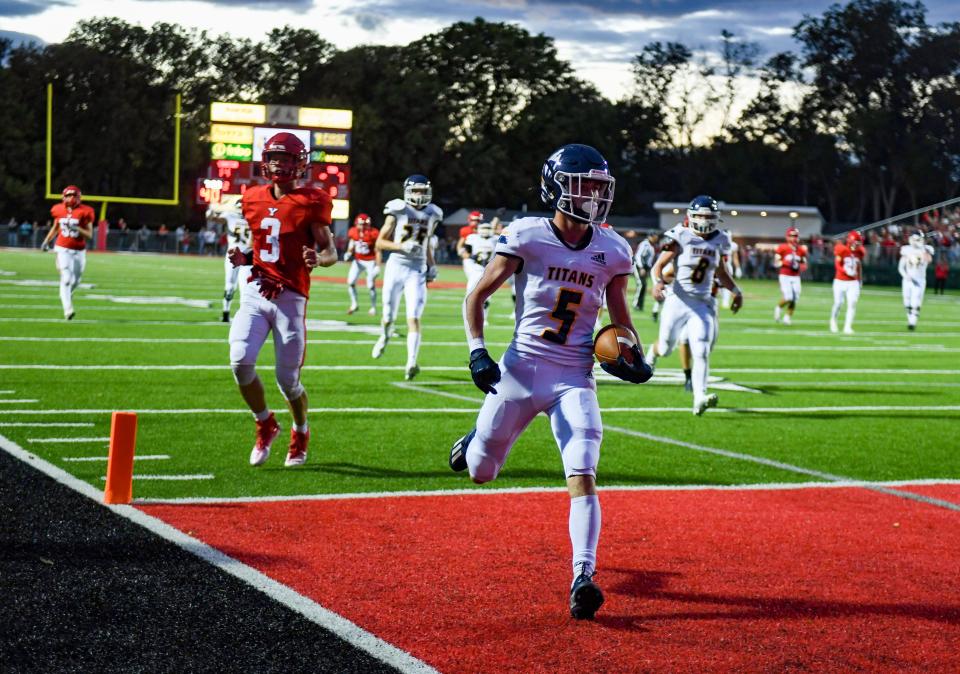 Tea Area’s Blake Thompson carries the ball for a touchdown in a football game on Friday, September 23, 2022, in Yankton.