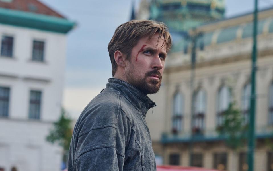 Court Gentry (Ryan Gosling) wird vom Jäger zum Gejagten. (Bild: Stanislav Honzik / Netflix)