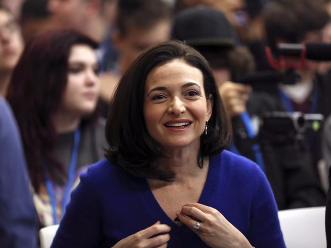 Facebook COO Sheryl Sandberg looks on at the Facebook headquarters in Menlo Park, California February 10, 2015. REUTERS/Robert Galbraith