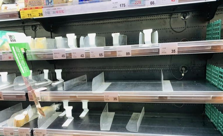 颱風假才1天！超市塞滿人潮「貨架全清空」網看傻：以為是世界末日