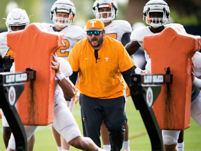 Tennessee tight ends coach Brian Niedermeyer during Tennessee&#39;s afternoon football practice on Tuesday, April 9, 2019. 