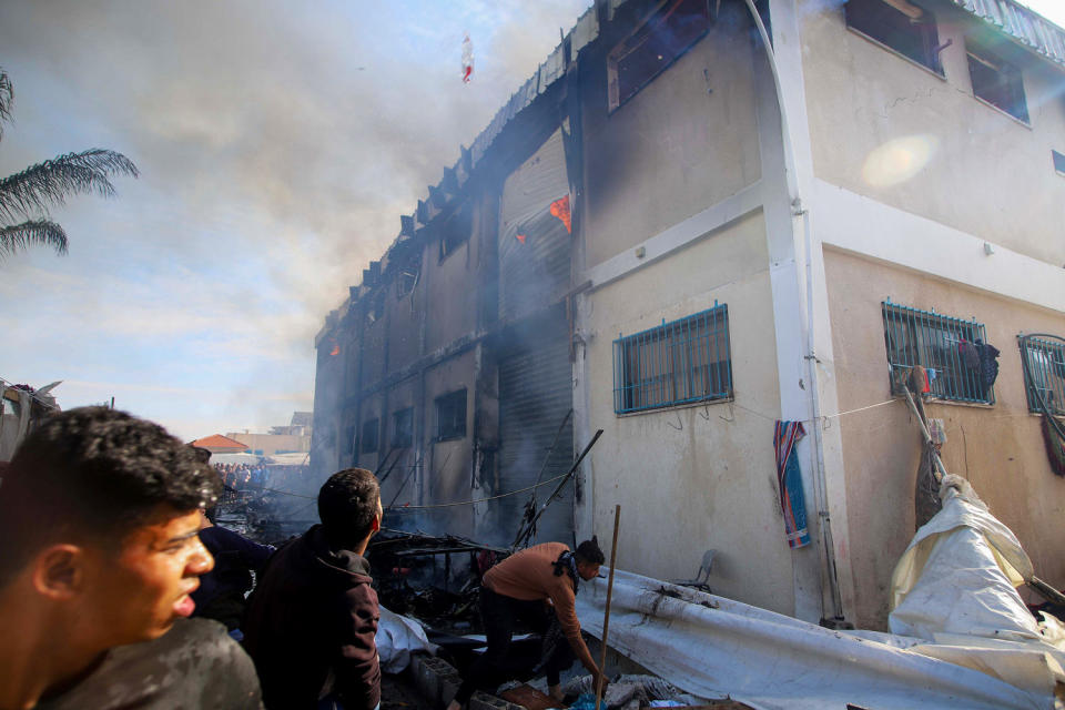 Israeli attacks hit UNRWA building housing displaced Palestinians in Khan Yunis (Ramez Haboub / Anadolu via Getty Images)