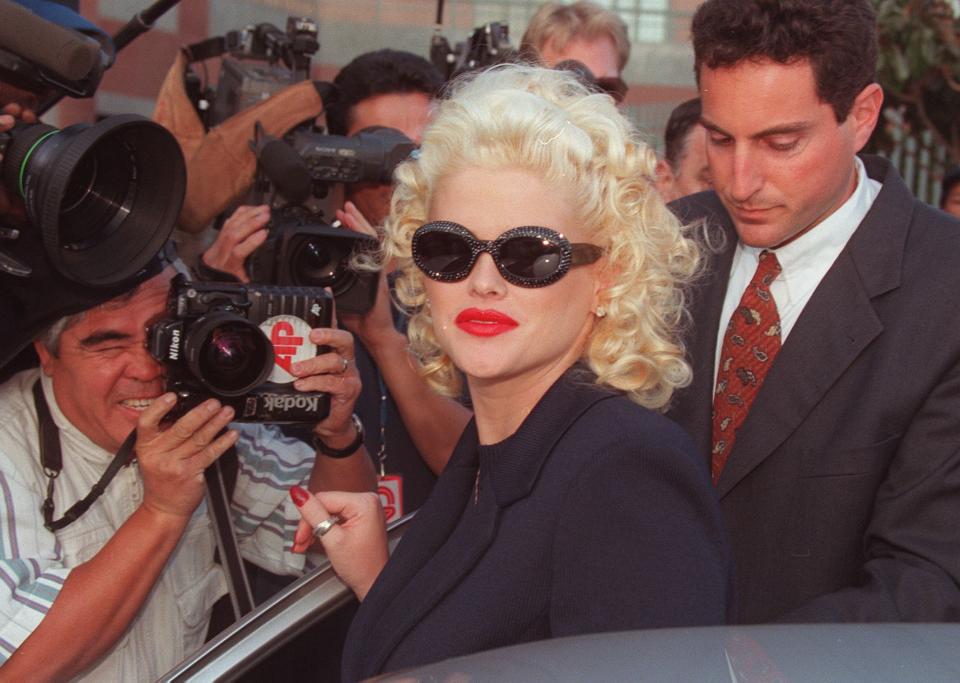 LOS ANGELES, UNITED STATES:  Anna Nicole Smith, whose real name is Vickie Lynn Marshall, arrives 27 October 1999 for opening arguements in her bankruptcy case at the Roybal Federal Building in downtown Los Angeles. The former Playboy Playmate is trying to gain control of part of the estate of her late husband, billionaire J. Howard Marshall II, head of Koch Industries.   AFP PHOTO/Jim Ruymen (Photo credit should read JIM RUYMEN/AFP via Getty Images)