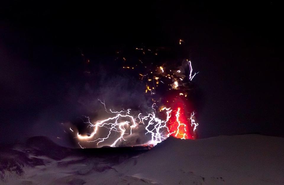 Lightning from a volcano