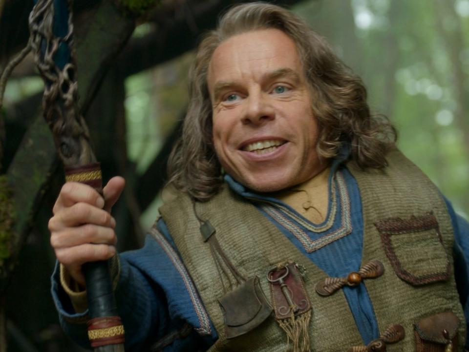 Die Serie "Willow" knüpft an die Ereignisse aus dem Film von 1988 an. Der Titelheld wird erneut von Warwick Davis verkörpert. (Bild: ©2022 Lucasfilm Ltd. & TM. All Rights Reserved.)