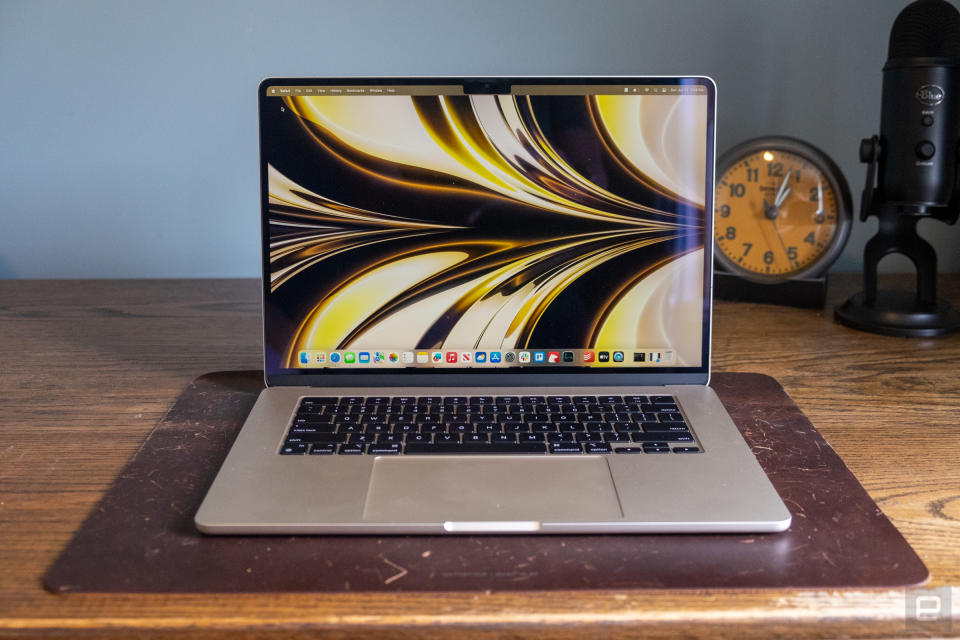 <p>Apple MacBook Air (15-inch, M2)</p>
