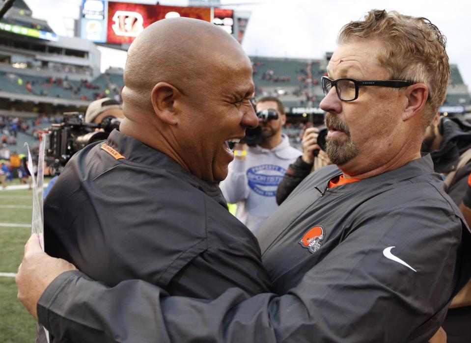 Nov 25, 2018; Cincinnati, OH, USA; Cincinnati Bengals special assistant to the head coach Hue Jackson (left) talks with Cleveland Browns head coach Gregg Williams (right) after the Browns defeated the Bengals at Paul Brown Stadium. Mandatory Credit: David Kohl-USA TODAY Sports ORG XMIT: USATSI-381548 ORIG FILE ID:  20181125_gav_bk2_163.jpg