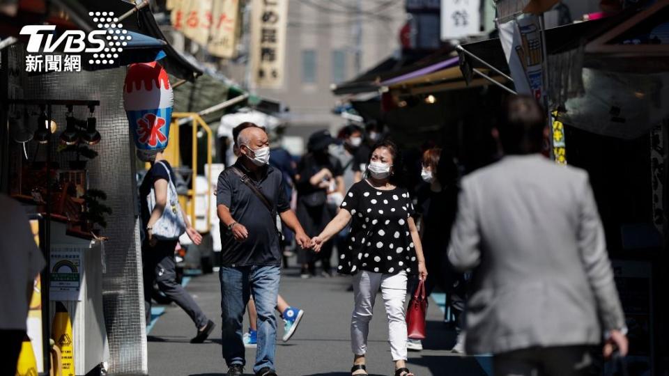 日本疫情趨緩，昨（13）日東京和大阪確診數不到千人。（圖／AP）
