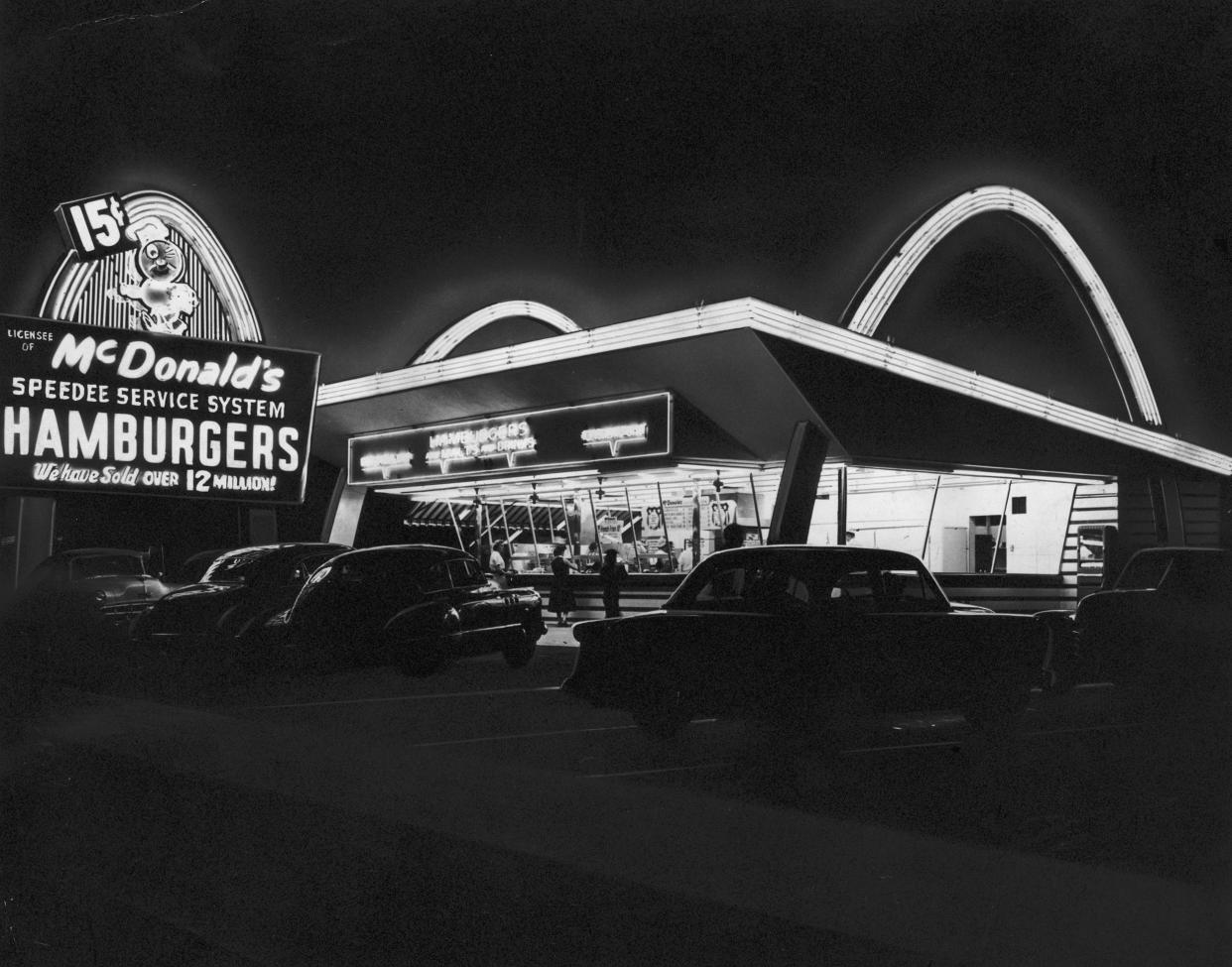 Neon Arches (Hulton Archive / Getty Images)