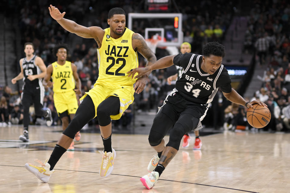 San Antonio Spurs' Stanley Johnson (34) tangles with Utah Jazz's Rudy Gay during the second half of an NBA basketball game, Monday, Dec. 26, 2022, in San Antonio. (AP Photo/Darren Abate)