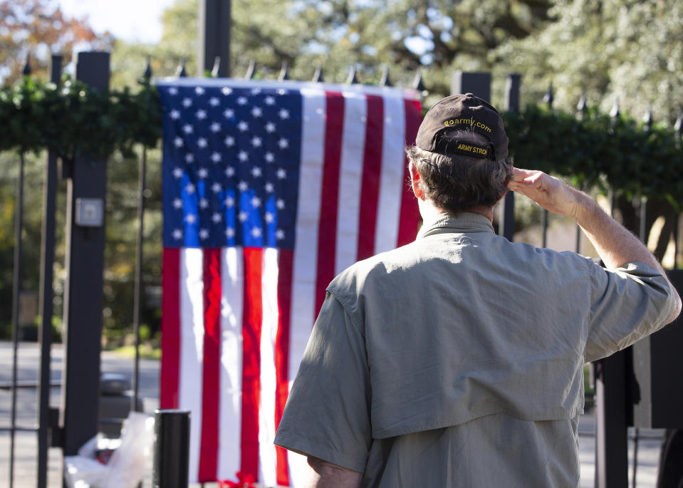 Streven Grimes, who served in the Gulf War 1990-91 and in the military from 1975 to 2007, salutes in tribute to former President George H. W. Bush, at the makeshift memorial formed outside the Bush home in Houston on Dec. 1. (Photo: Thomas B. Shea/AFP/Getty Images)