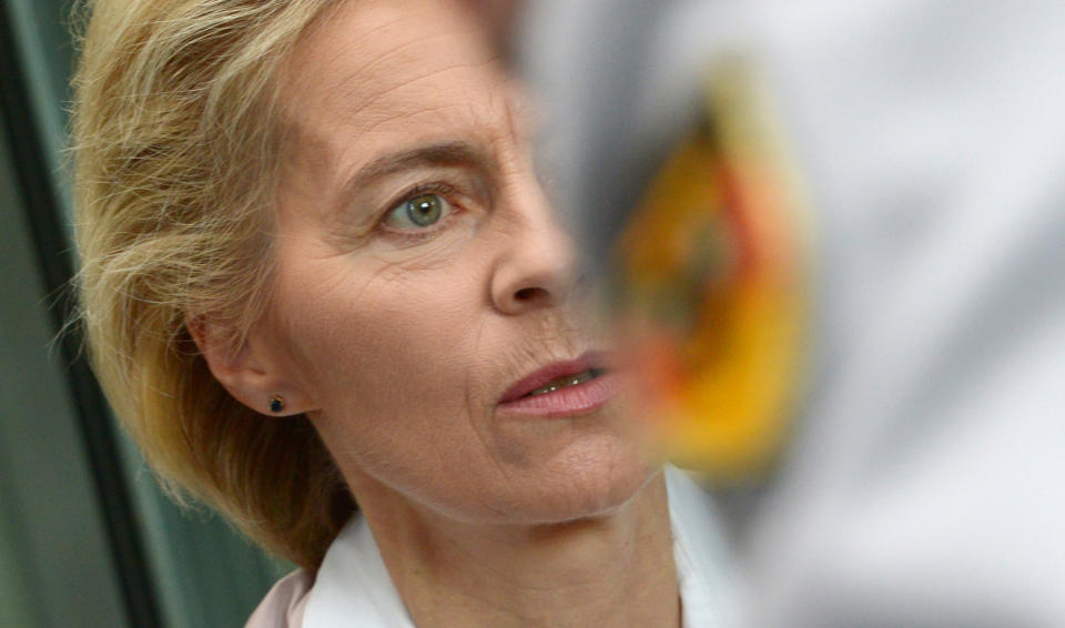 Die amtierende Verteidigungsministerin ist längst nicht mehr unumstritten. (Bild: Rainer Jensen/dpa)