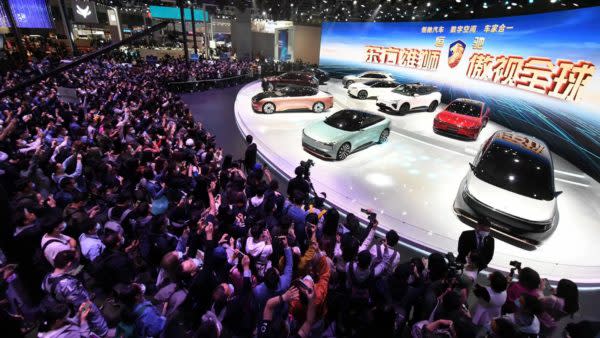 Evergrande präsentiert seine neuen E-Automodelle auf der Shanghai-Motorshow. 