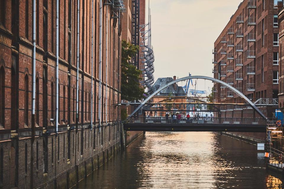 Hamburg is a city of canals and bridges (Mediaserver Hamburg / Julia Schwendner)