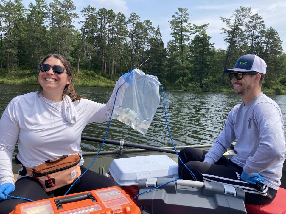 Graduate students Michelle Chamberlain and Zackry Stevenson about to sink the bottles for incubation in Deming Lake. Elizabeth Swanner, <a href="http://creativecommons.org/licenses/by-nd/4.0/" rel="nofollow noopener" target="_blank" data-ylk="slk:CC BY-ND;elm:context_link;itc:0;sec:content-canvas" class="link ">CC BY-ND</a>