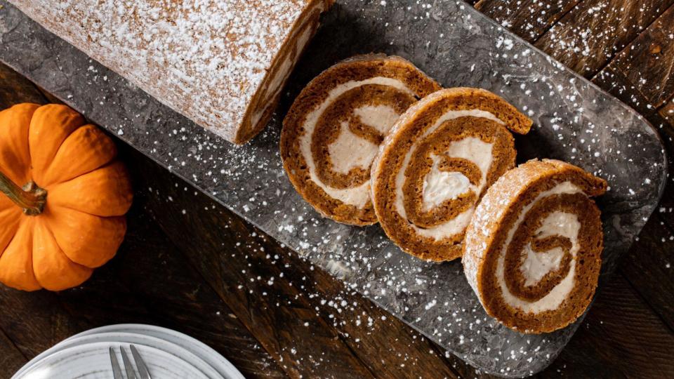 Pumpkin Cake Roll With Cream Cheese Filling