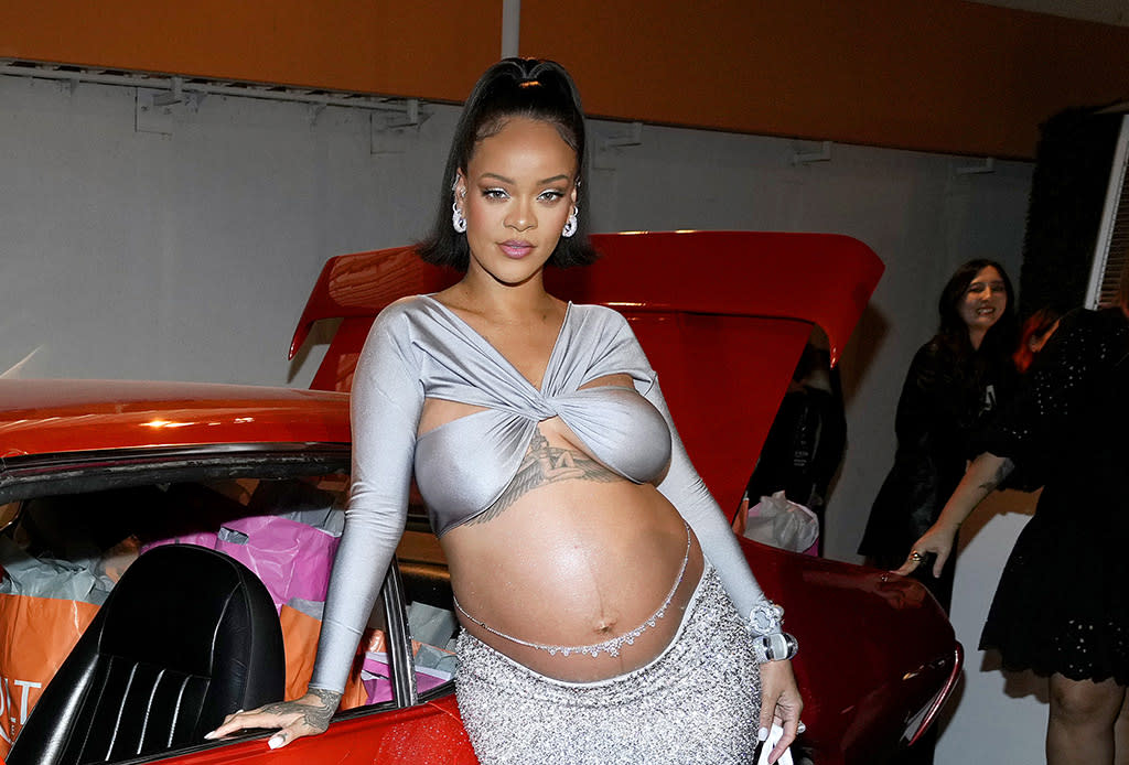 Like many pregnant women, Rihanna has a dark line, called the linea nigra, down the center of her belly. (Photo: Getty Images)