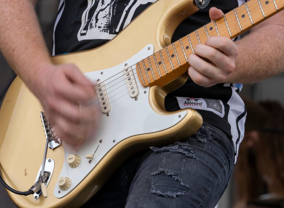 Learn to play guitar, ukulele or bass online with your library card. (Credit: Robert Scheer/IndyStar)