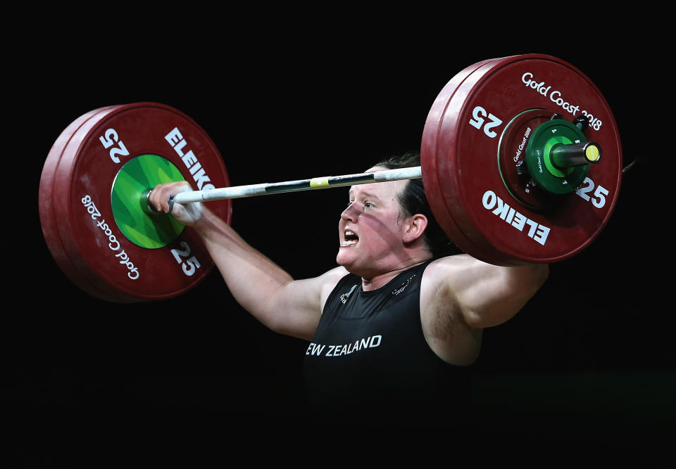  Laurel Hubbard fails to lift leading to an injury in the Women's 90kg Final.