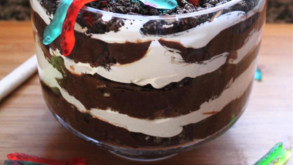 dirt cake trifle made with brownies