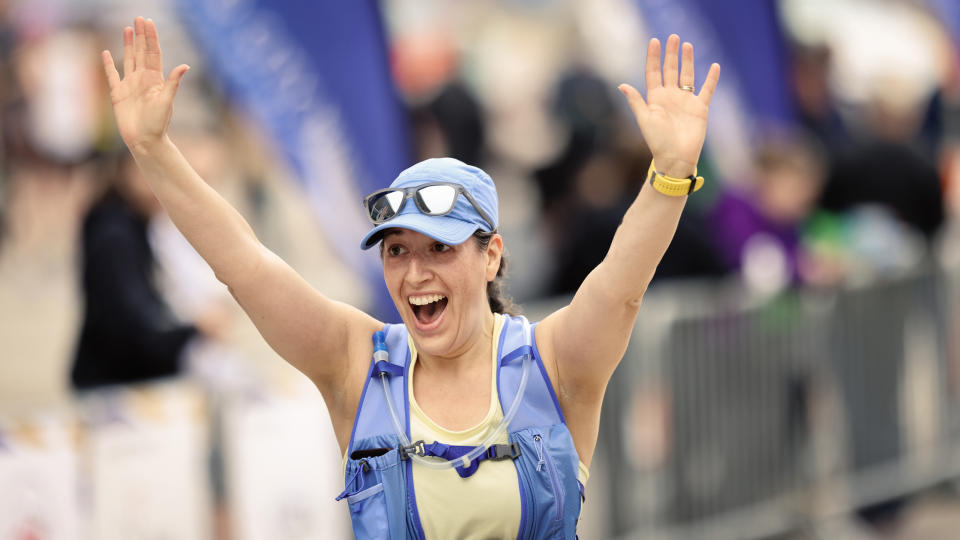 how to run a sub 4-hour marathon: happy runner