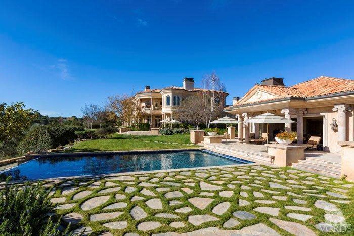 Britney Spears, the New ‘Queen of Vegas,’ Buys $7.4 Million L.A. Mountain Retreat