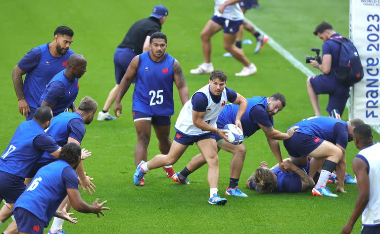 La esperanza de un país: Antoine Dupont jugará desde el comienzo en Francia vs. Sudáfrica, uno de los dos partidazos de los cuartos de final del Mundial.