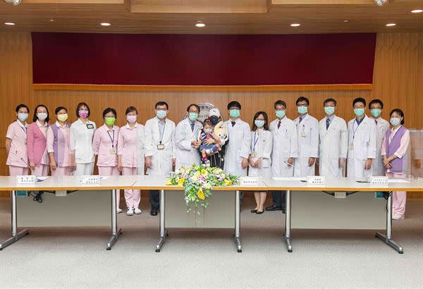 目前臺大醫院腎臟移植團隊進行過4例2歲10公斤以下的腎臟移植，最久的案例已經腎移植超過16年。（圖片提供／臺大醫院）