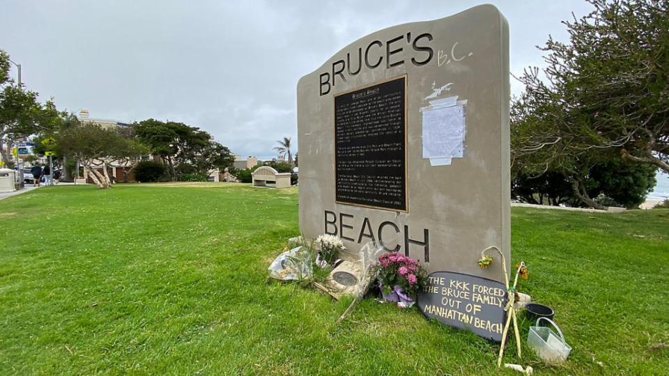 <em>The monument plaque at Bruce’s Beach park in Manhattan Beach. (Spectrum News/David Mendez)</em>